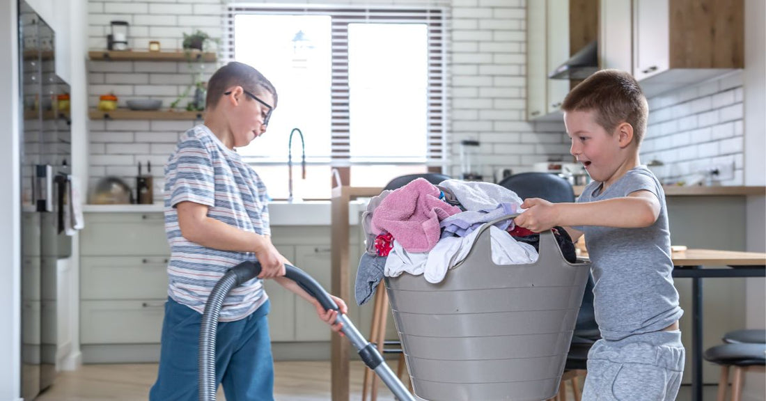 liebevoll Grenzen setzen Kinder helfen im Haushalt